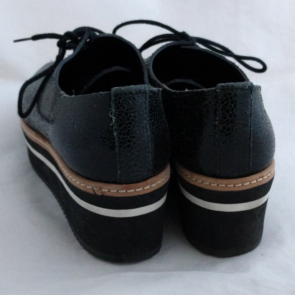 Casual chic sneakers by Liviana Conti.  - Picture 4 of 5